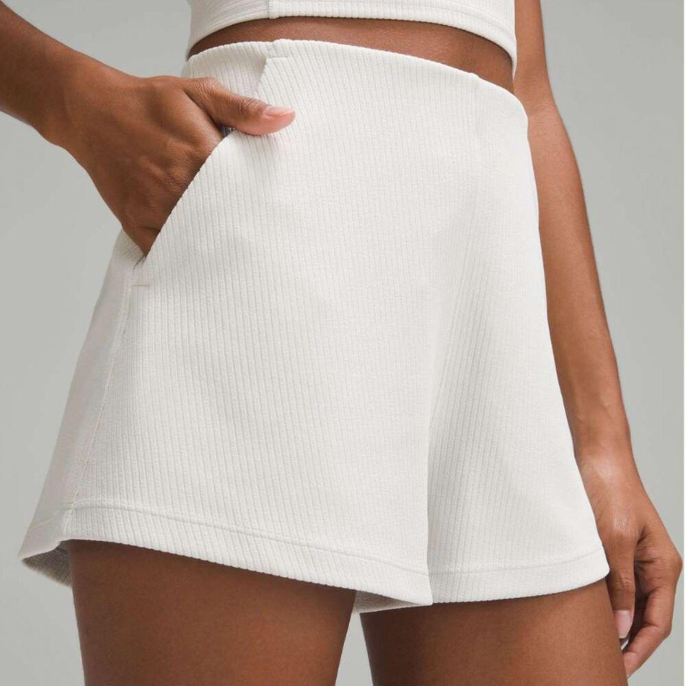 Lululemon Ribbed Softstreme High-Rise Short 2" in Bone Size 4